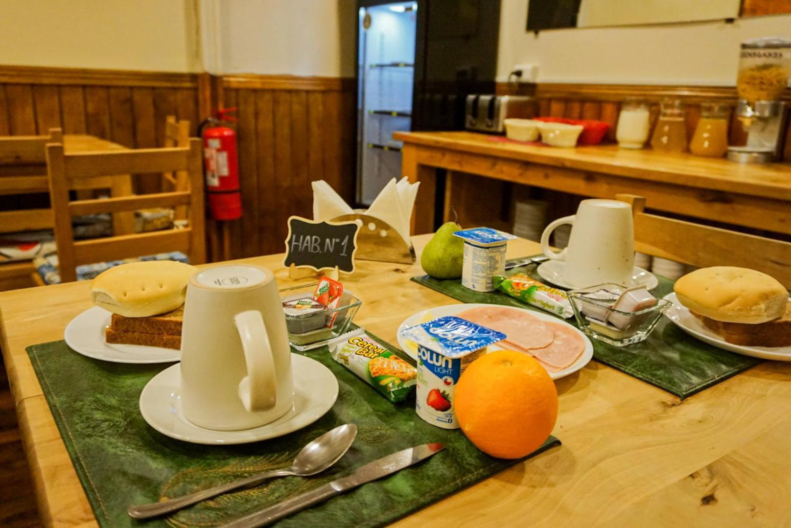 Hostal Reymer Patagonia Пуерто Наталес Екстериор снимка